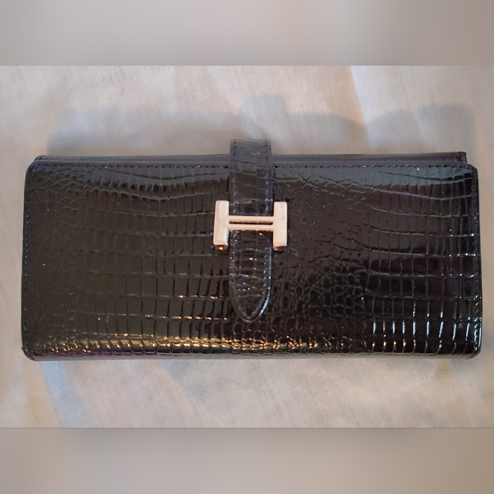 🩷$5 |  Elegant Black Crocodile Embossed Wallet – Pristine Condition - Picture 2 of 8